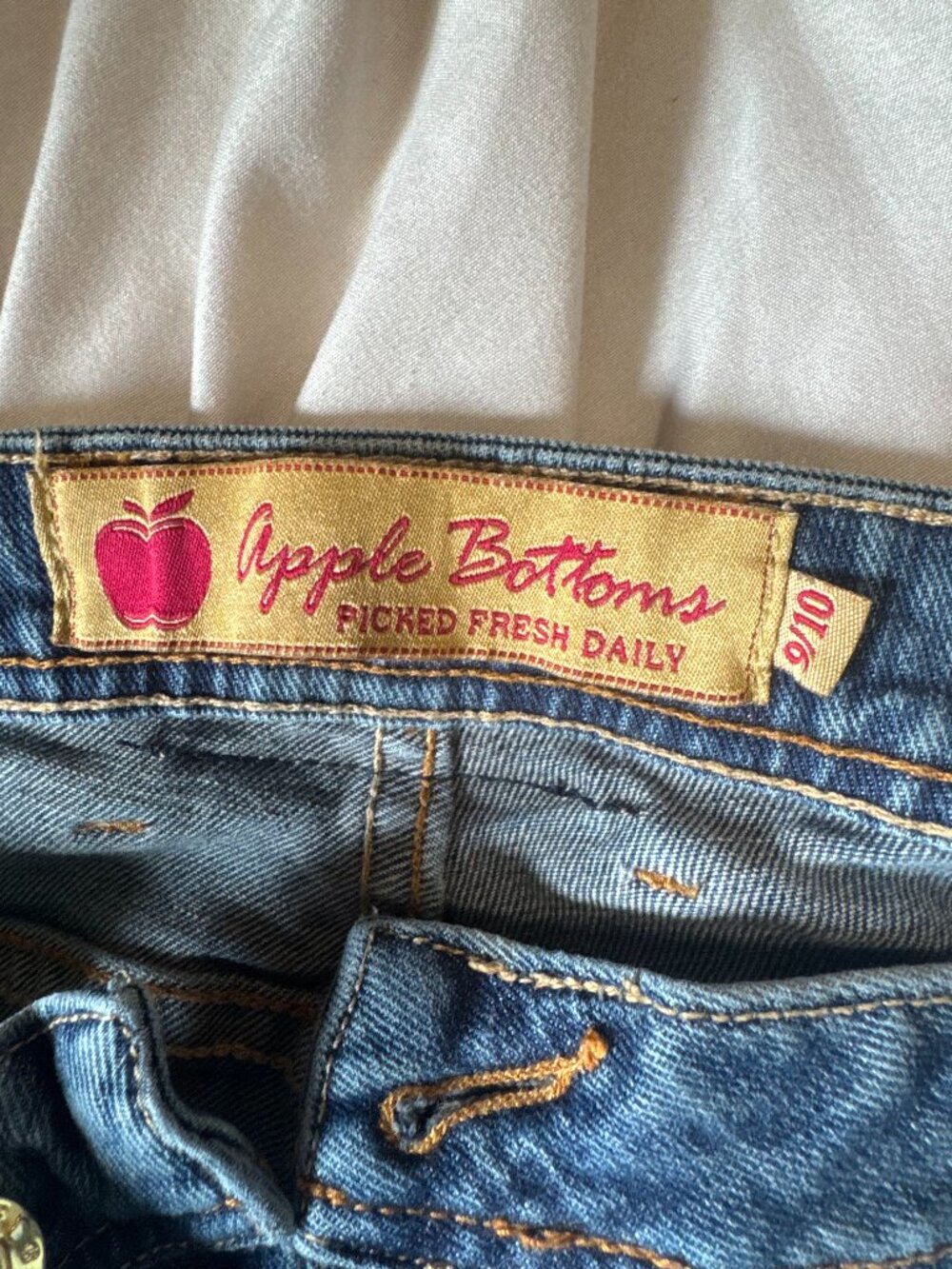 Vintage Y2K Apple Bottoms Bootcut Jeans Size 9 Embroidered Logo Pocket Denim